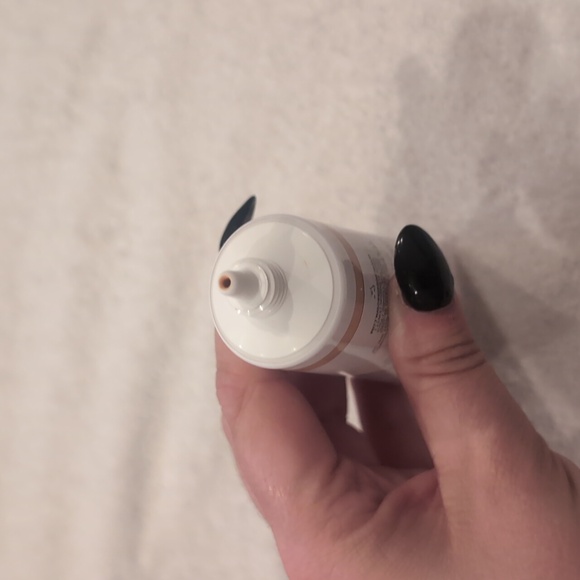 Bobbi Brown Vitamin Enriched Skin Tint in the Shade Light 3 - Picture 4 of 7